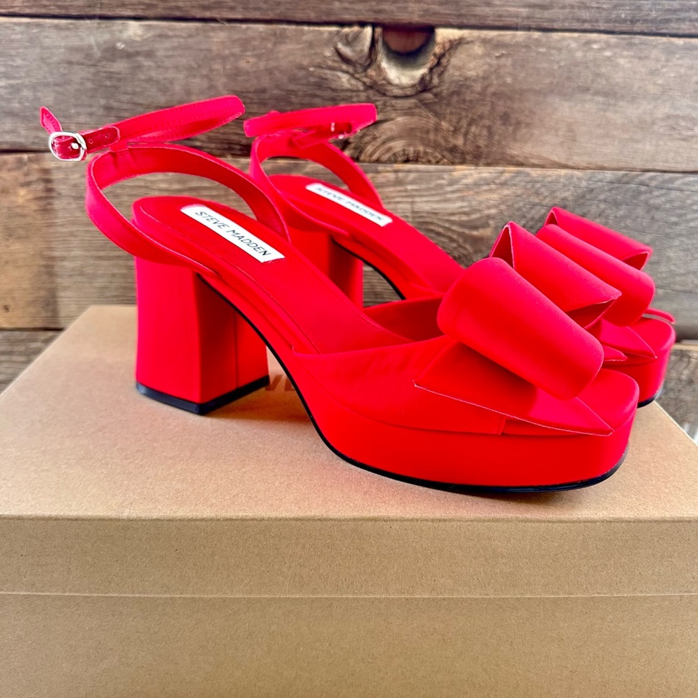 STEVE MADDEN | Aerin Vibrant Red Platform Block Heels - Picture 3 of 8